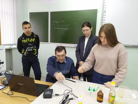 Урок химии в 9 классе